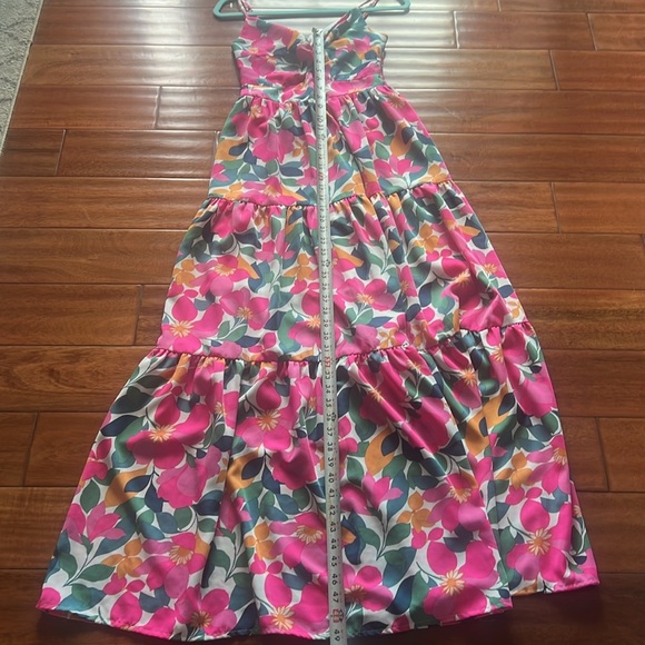 Entro Size Small Floral Maxi Dress Keyhole opening inthe front - Picture 9 of 11